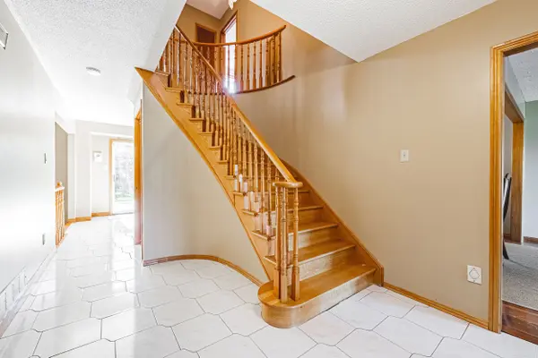 19 Glenhaven CT, Hamilton, ON L9C 7G4