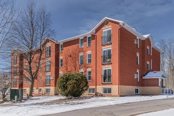 540 Talbot PL #101, Gananoque, ON K7G 3C6