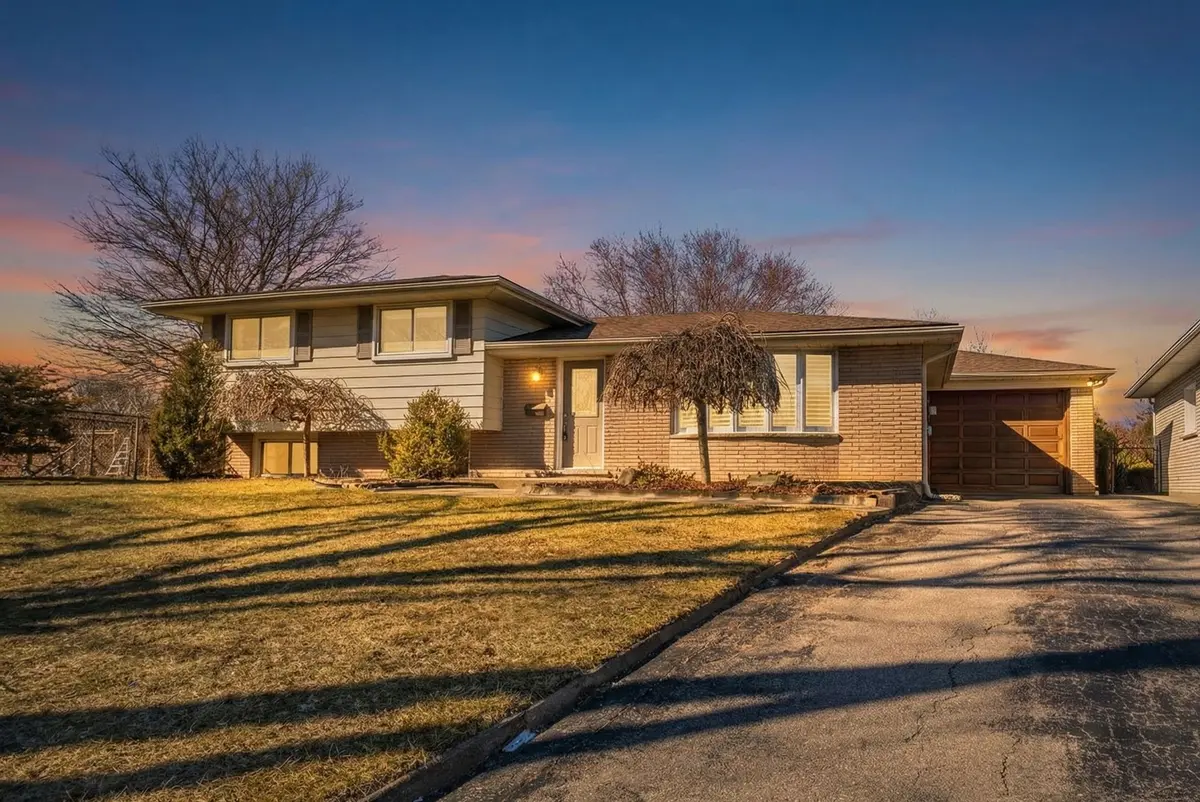 7 Tuscarora CT, Brantford, ON N3R 5Y6