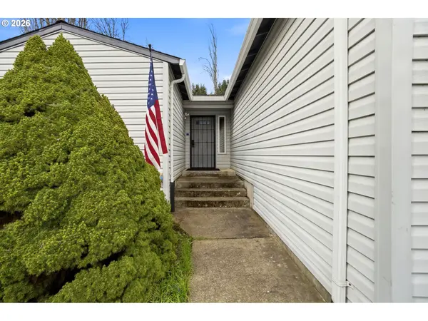 768 NE MAIN ST, Willamina, OR 97396