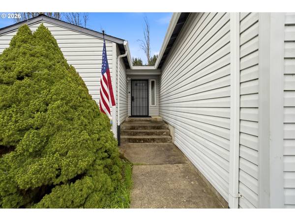 768 NE MAIN ST, Willamina, OR 97396