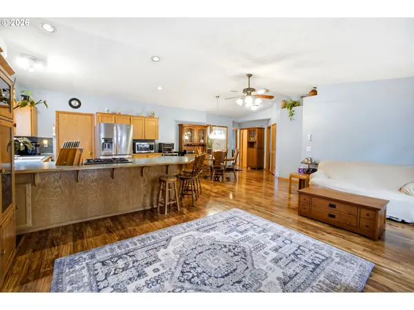 768 NE MAIN ST, Willamina, OR 97396