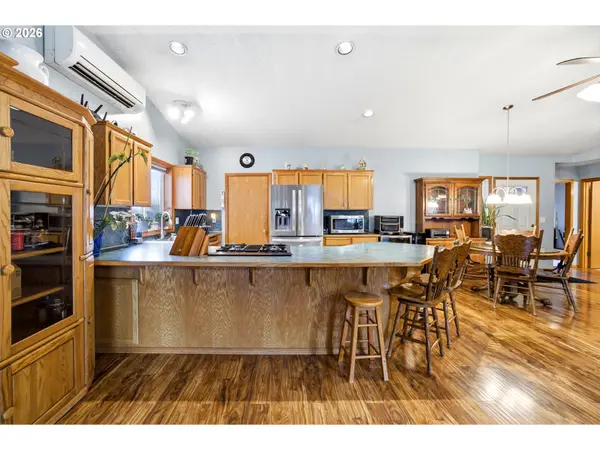 768 NE MAIN ST, Willamina, OR 97396