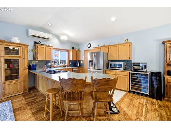 768 NE MAIN ST, Willamina, OR 97396