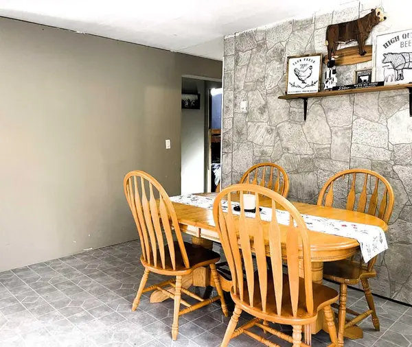 4521 50 AVE, Grimshaw, AB T0H 1W0