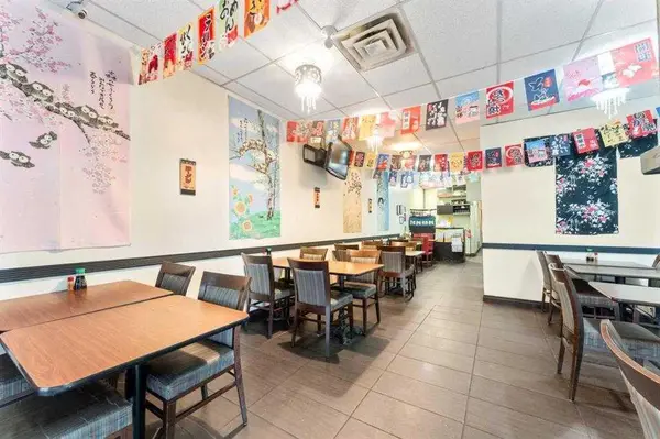 920 36 ST NE, Calgary, AB T2A 6L8