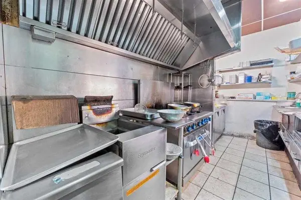 920 36 ST NE, Calgary, AB T2A 6L8