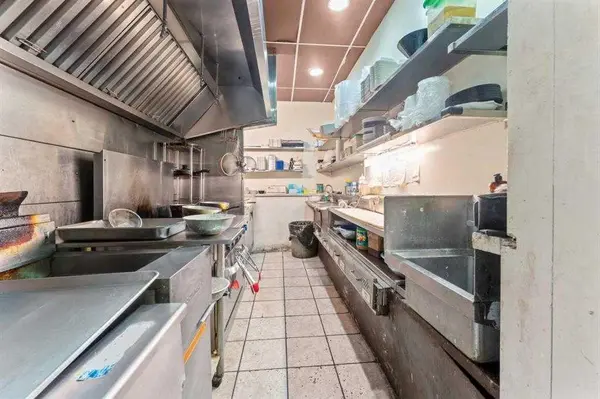 920 36 ST NE, Calgary, AB T2A 6L8