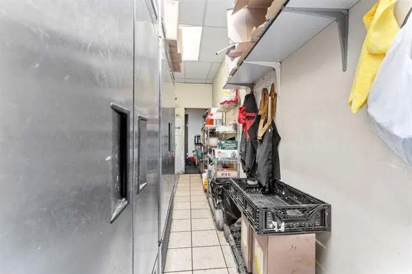 920 36 ST NE, Calgary, AB T2A 6L8