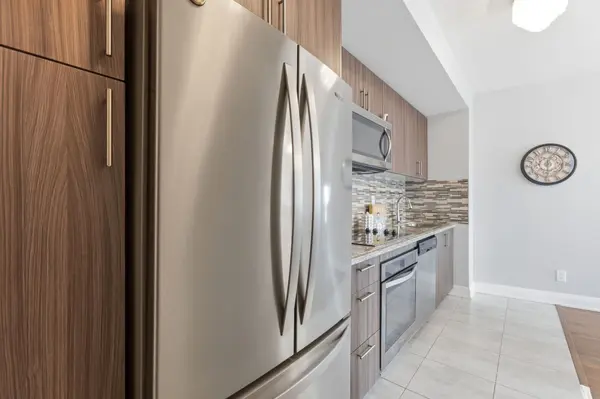 112 Woodbridge AVE #412, Vaughan, ON L4L 2S7