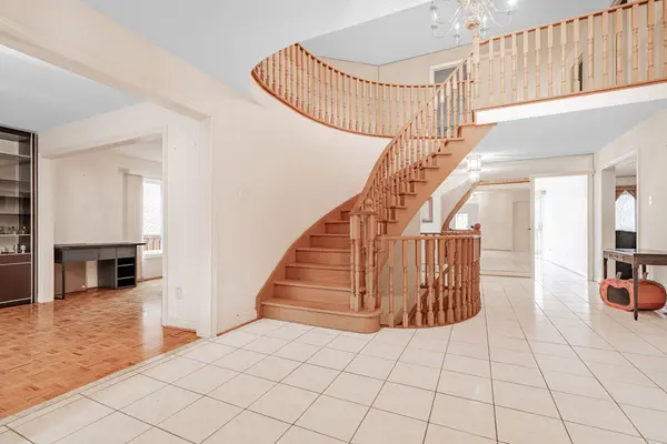 220 Timpson DR, Aurora, ON L4G 5M7