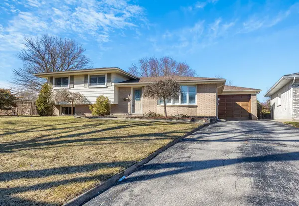 7 Tuscarora CT, Brantford, ON N3R 5Y6