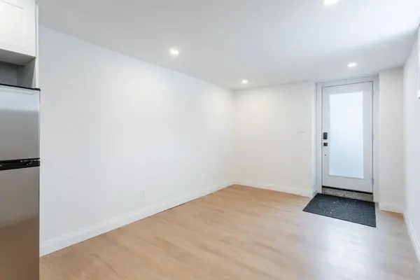 113 Catharine ST N #4, Hamilton, ON L8R 1J5