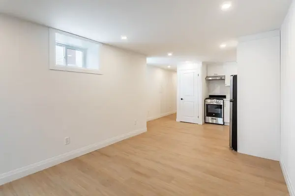 113 Catharine ST N #4, Hamilton, ON L8R 1J5