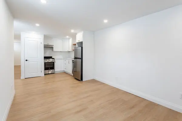 113 Catharine ST N #4, Hamilton, ON L8R 1J5