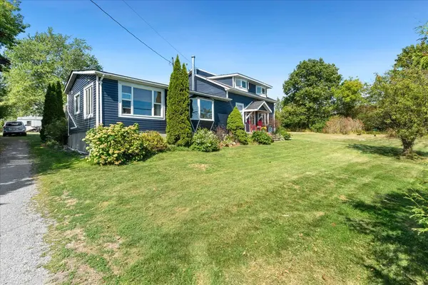 7763 Loyalist Pkwy, Greater Napanee, ON K0H 1G0