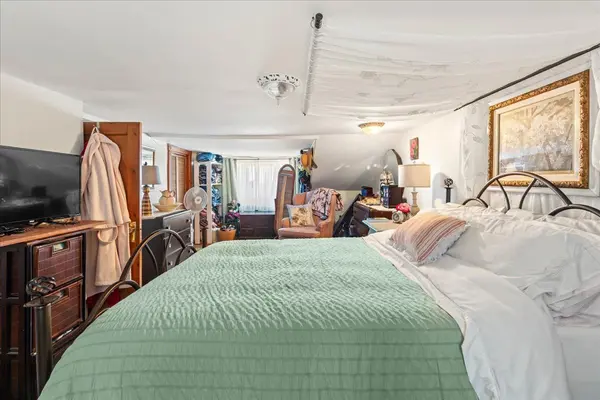 7763 Loyalist Pkwy, Greater Napanee, ON K0H 1G0