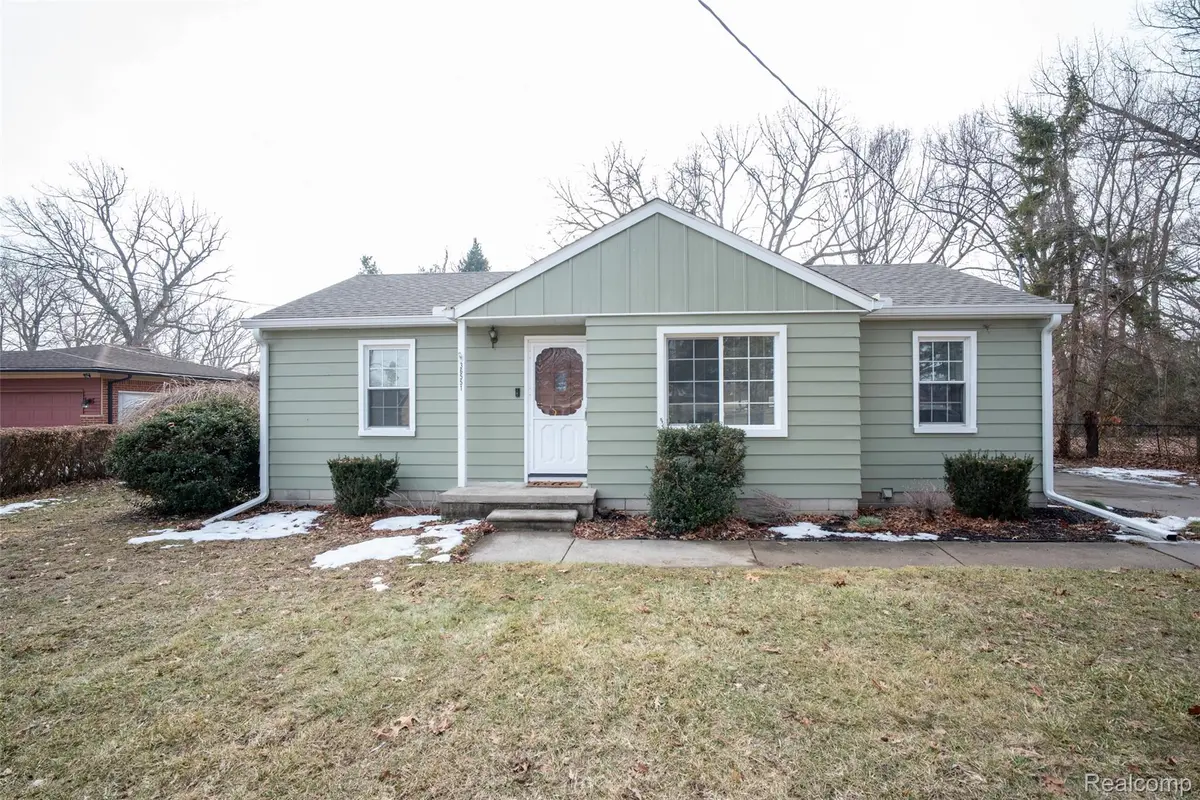 36551 Parkdale ST, Livonia, MI 48150