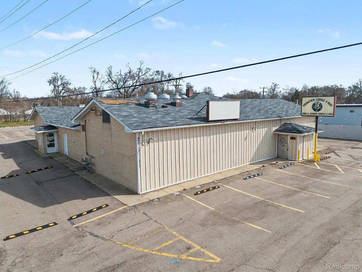 1405 Ecorse RD, York Charter Township, MI 48198