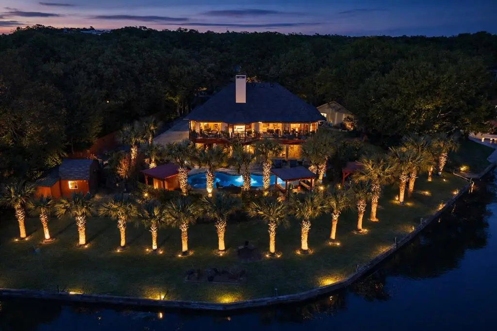 2910 Lakeshore Court, Arlington, TX 76013