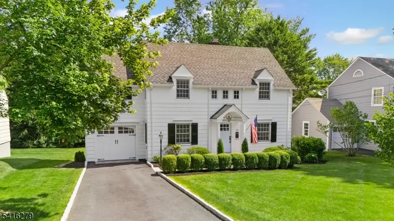 30 Edgewood Rd, Chatham Boro, NJ 07928