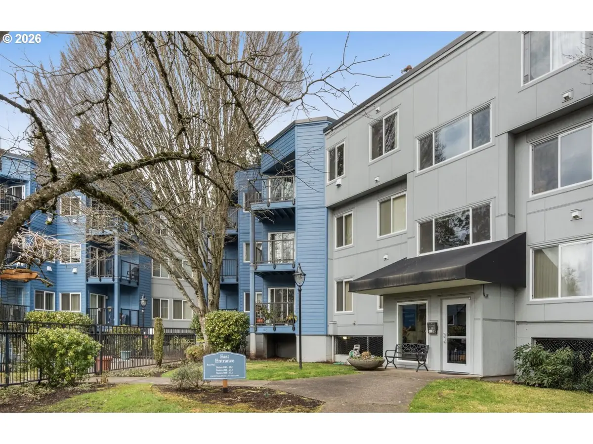 8720 SW TUALATIN RD #205, Tualatin, OR 97062