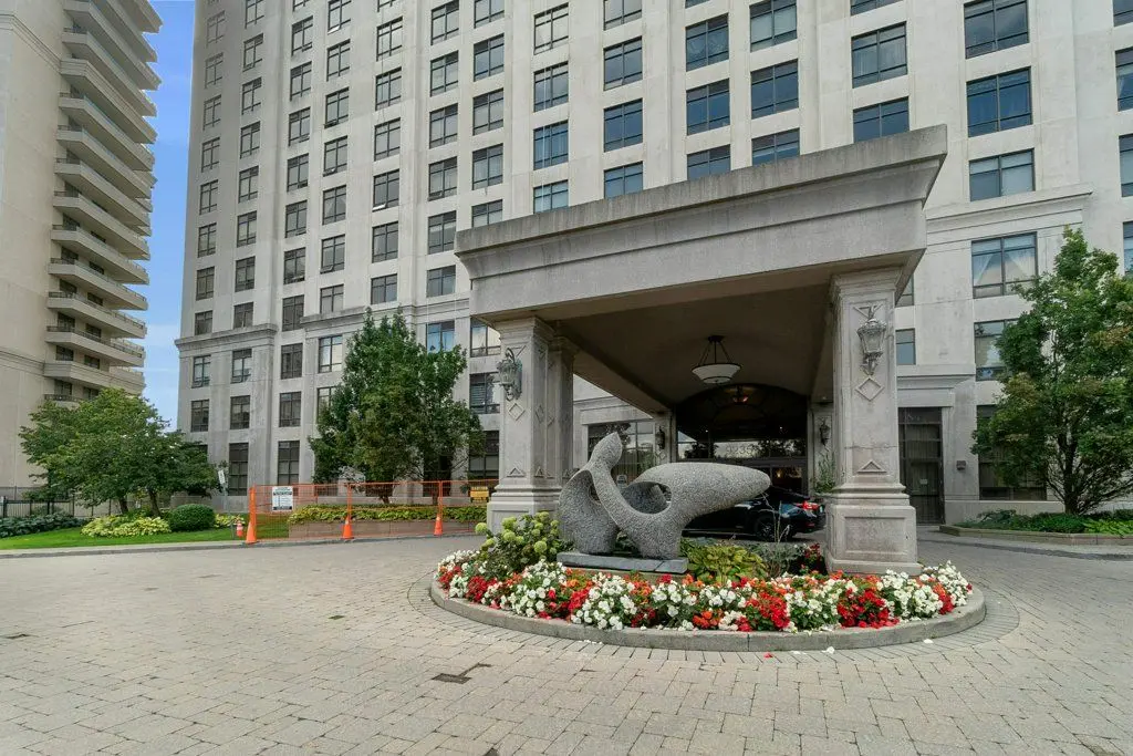 9235 Jane ST #707, Vaughan, ON L6A 0J8