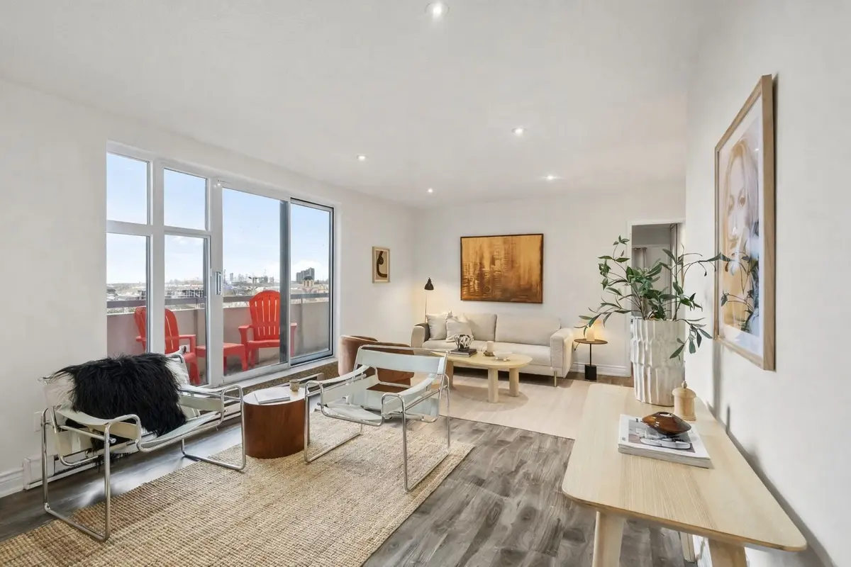 3025 Queen Frederica DR #602, Mississauga, ON L4Y 3A1