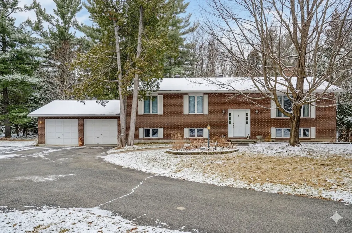 136 Grey Stone DR, Carp - Huntley Ward, ON K0A 1L0