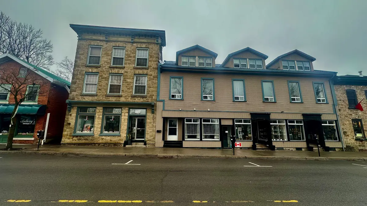 25-33 King ST E, Gananoque, ON K7G 1E8