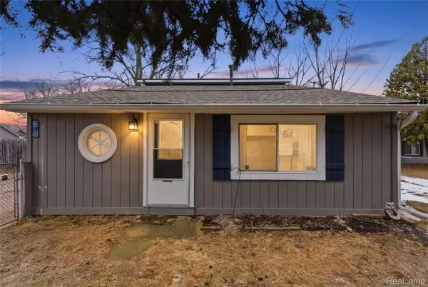 875 Scott Lake RD, Waterford Charter Township, MI 48328