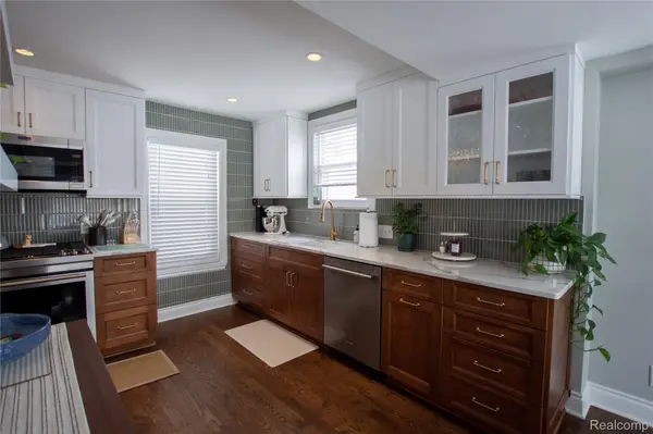 550 Pinecrest DR, Ferndale, MI 48220