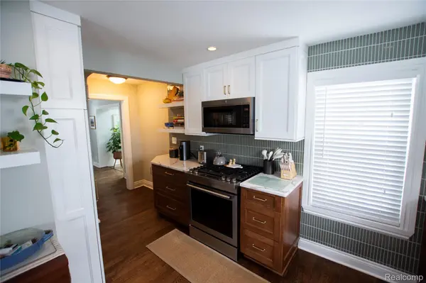 550 Pinecrest DR, Ferndale, MI 48220