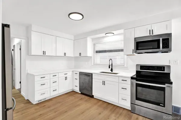 2580 Walnut Lake RD, West Bloomfield Charter Township, MI 48323