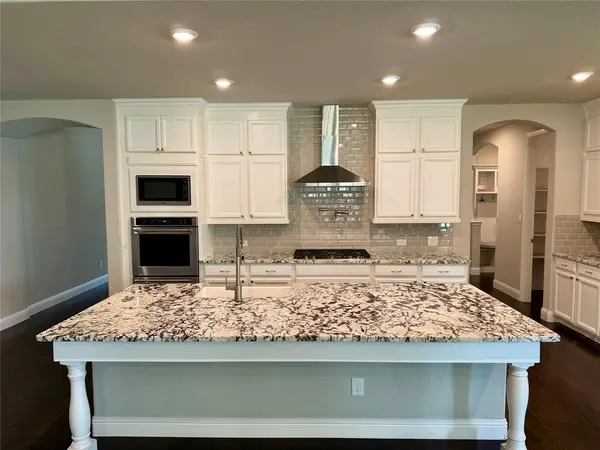 2705 Walnut Creek Lane, The Colony, TX 75056