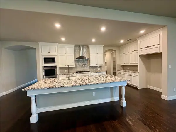 2705 Walnut Creek Lane, The Colony, TX 75056