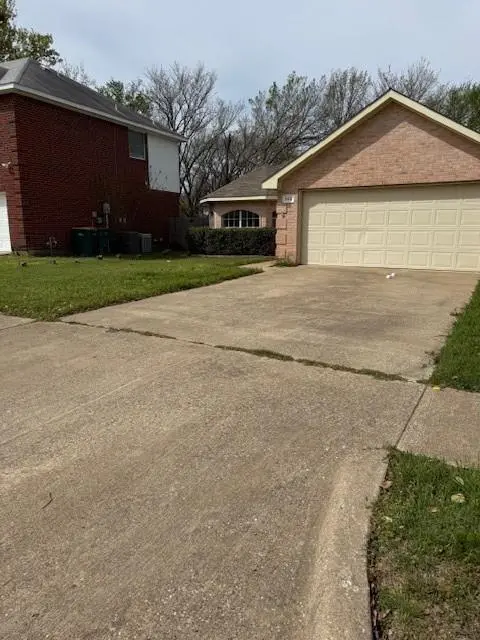 202 Vines Drive, Cedar Hill, TX 75104