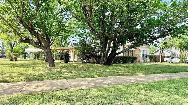 1122 4th Street, Graham, TX 76450