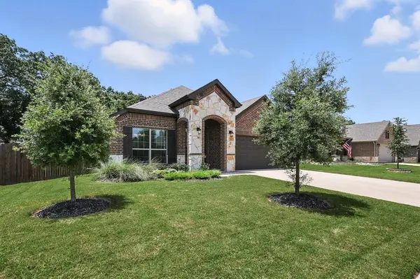 221 Gardenia Drive, Azle, TX 76020