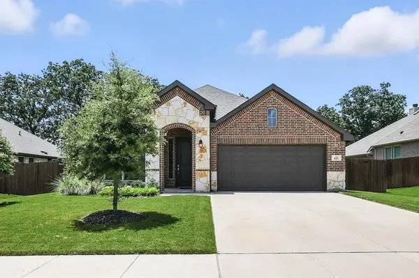 221 Gardenia Drive, Azle, TX 76020