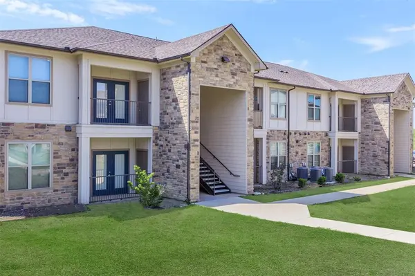 2991 Lakeside Drive, Midlothian, TX 76065