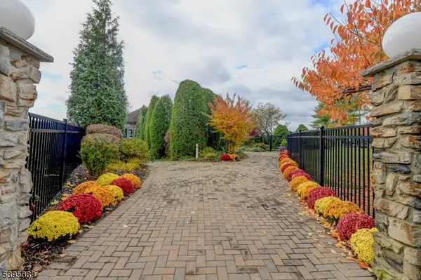 2 Meyer Ct, West Orange Twp., NJ 07052