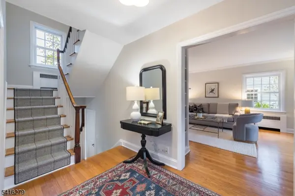 30 Edgewood Rd, Chatham Boro, NJ 07928