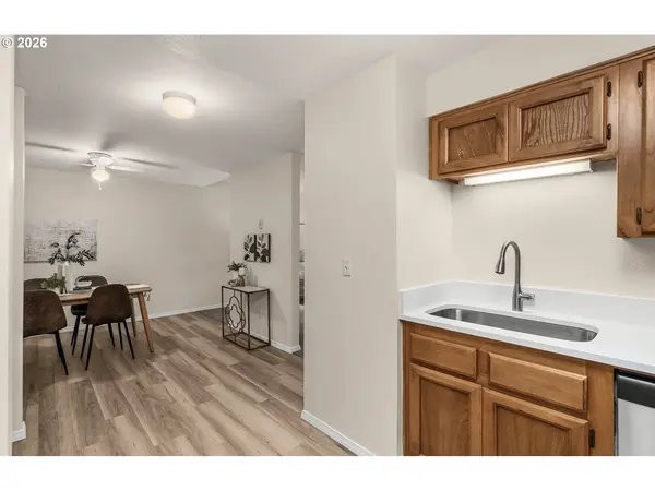 8720 SW TUALATIN RD #205, Tualatin, OR 97062