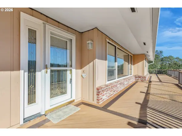 1386 ARCADIA DR, Roseburg, OR 97470