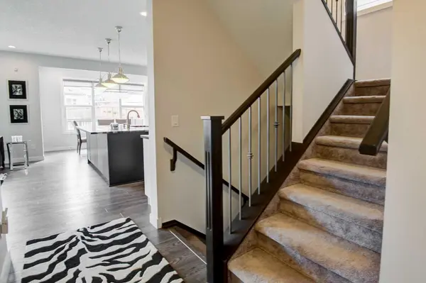 53 sherwood SQ NW, Calgary, AB T3R0R9