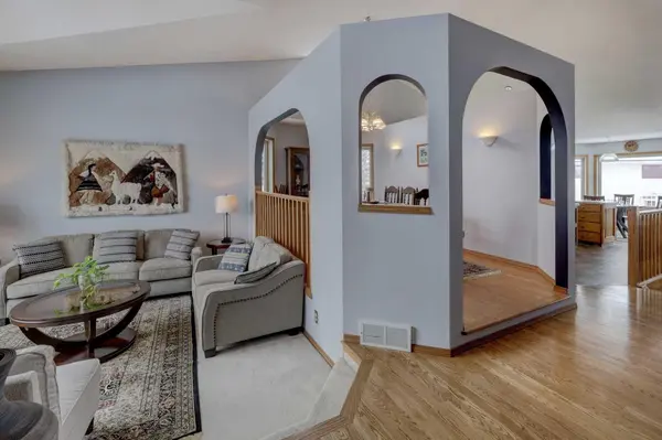 232 Hampshire PL NW, Calgary, AB T3A4Y7