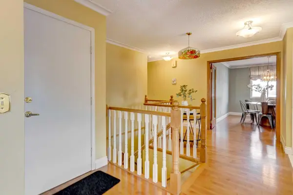 12 Vandoos Villas NW, Calgary, AB T3A 4W3