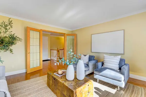 12 Vandoos Villas NW, Calgary, AB T3A 4W3