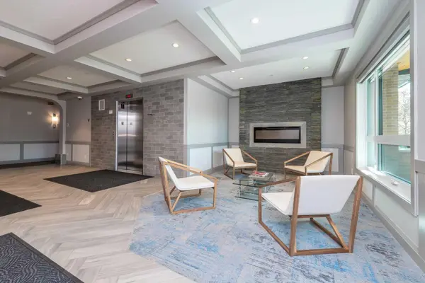 145 Burma Star RD SW #302, Calgary, AB T3E 8A8